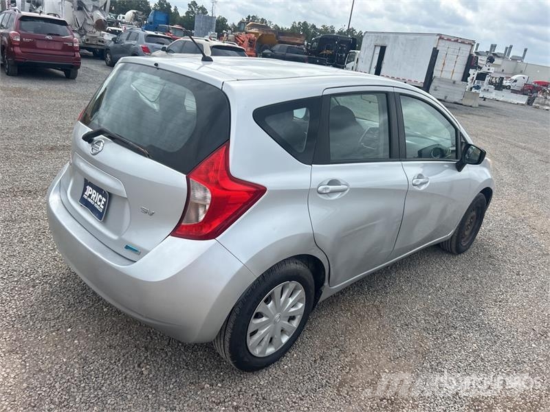 Nissan Versa SV Automobile Kistehergépjárművek