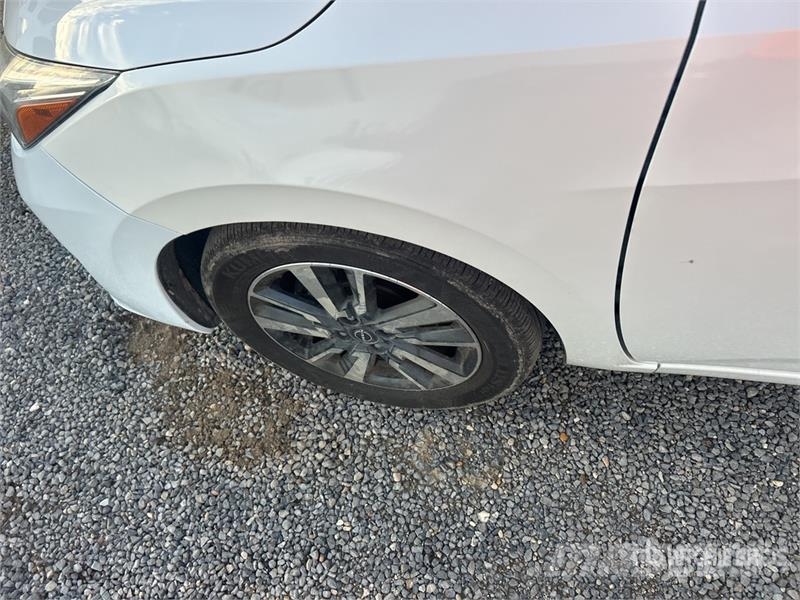 Nissan Versa SV Automobile Avtomobili