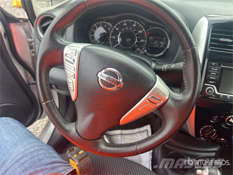 Nissan Versa SV Automobile Kistehergépjárművek