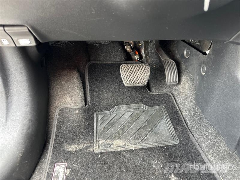 Nissan Versa SV Automobile Avtomobili