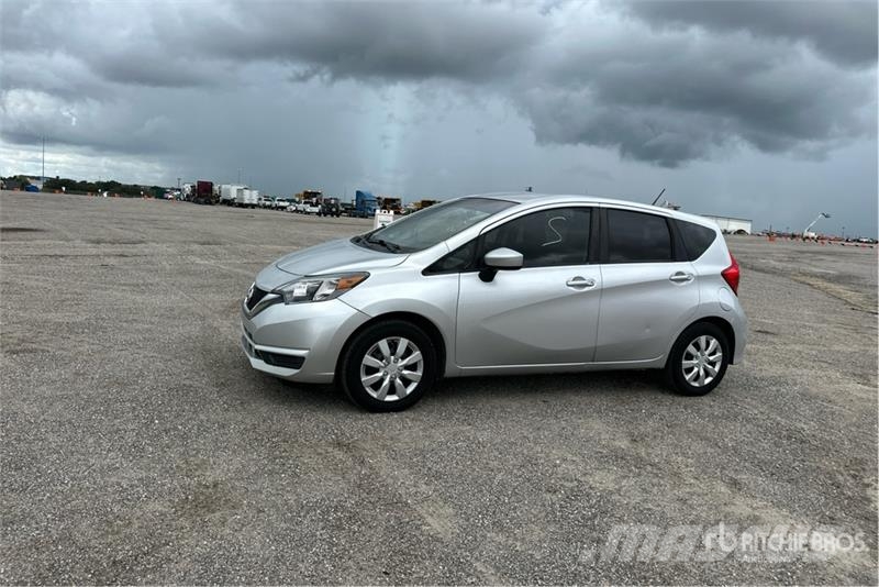 Nissan Versa SV Automobile Avtomobili