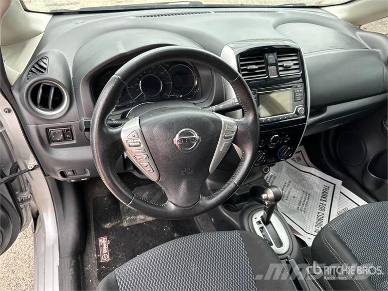 Nissan Versa SV Automobile Avtomobili