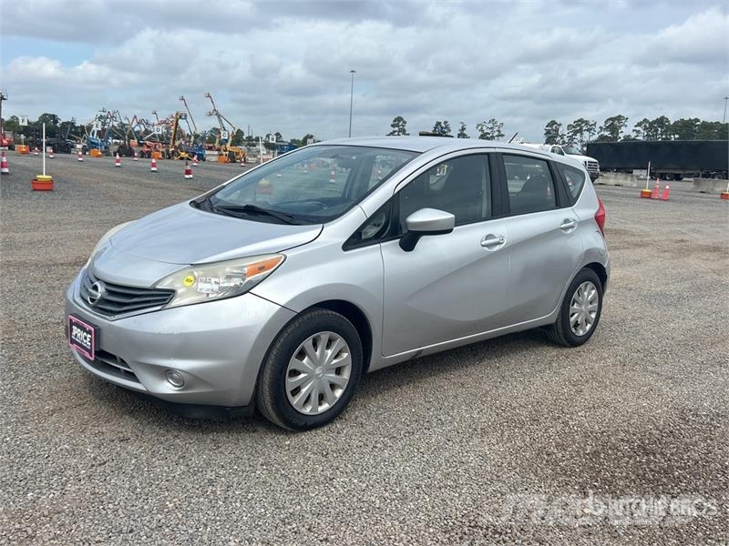 Nissan Versa SV Automobile Kistehergépjárművek