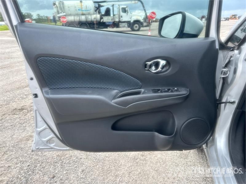 Nissan Versa SV Automobile Avtomobili