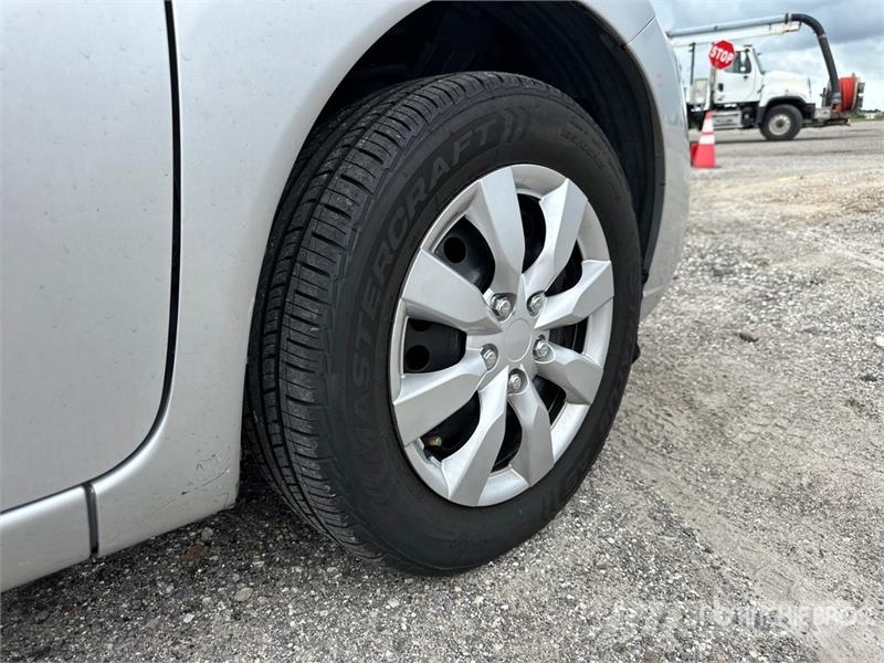 Nissan Versa SV Automobile Avtomobili