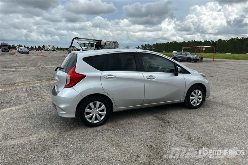 Nissan Versa SV Automobile Avtomobili