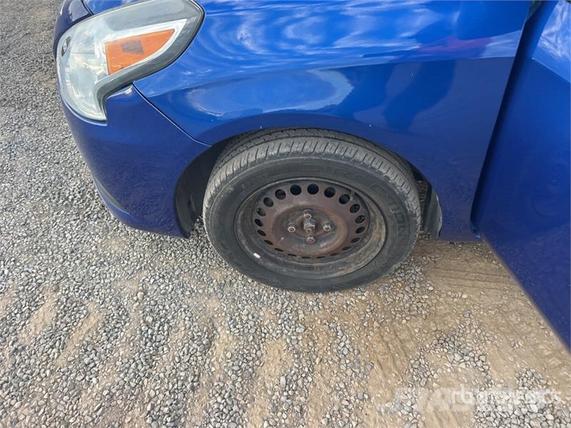 Nissan Versa SV Automobile Автомобілі