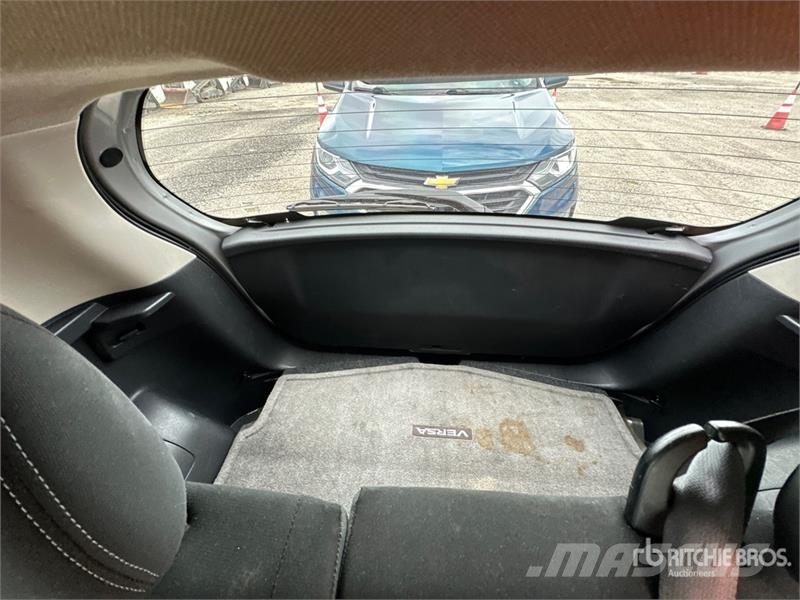 Nissan Versa SV Automobile Avtomobili