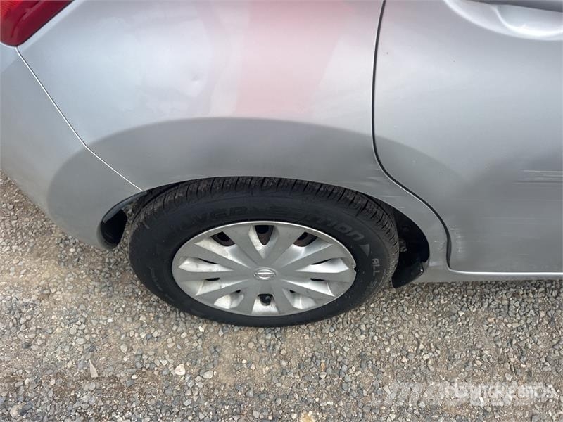 Nissan Versa SV Automobile Kistehergépjárművek