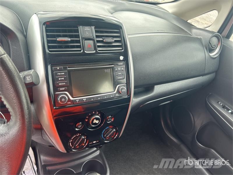 Nissan Versa SV Automobile Kistehergépjárművek
