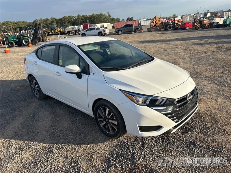 Nissan Versa SV Automobile Avtomobili