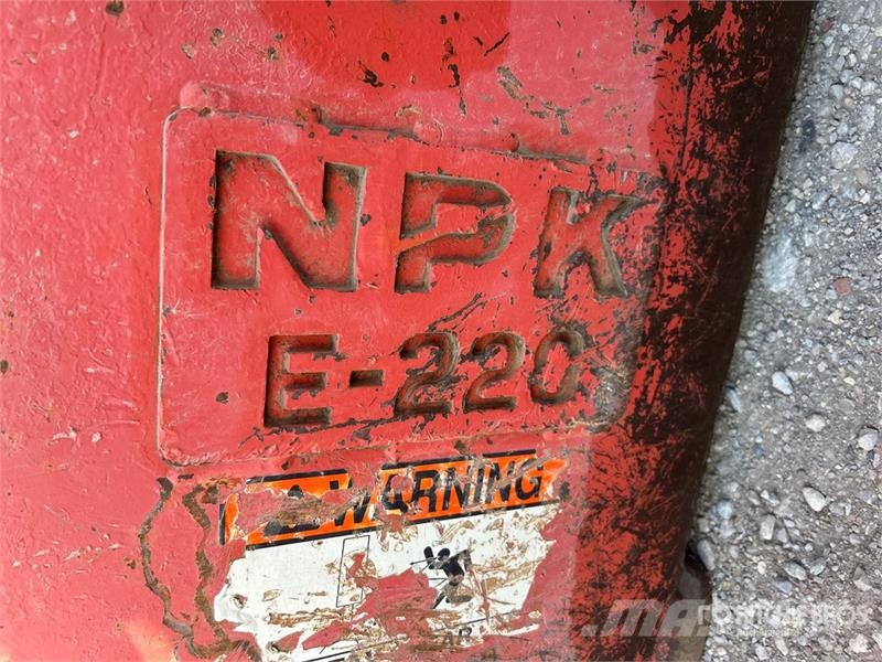 NPK E220 ハンマー/ブレーカ