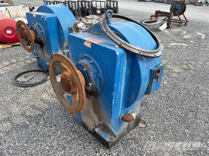 Oil Works C300-80 Torque Converter مكونات أخرى