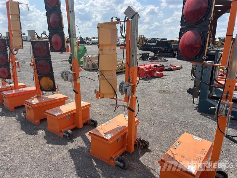 OMJC Signal Inc. PUJR-S Traffic Light Svetlobni stolpi