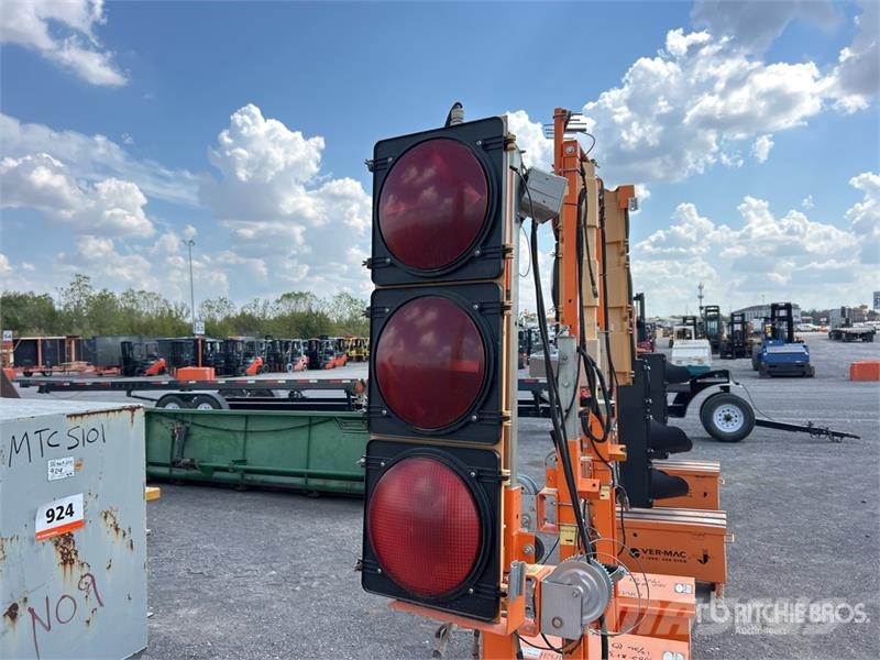  OMJC Signal Inc. Traffic Light Svetlobni stolpi