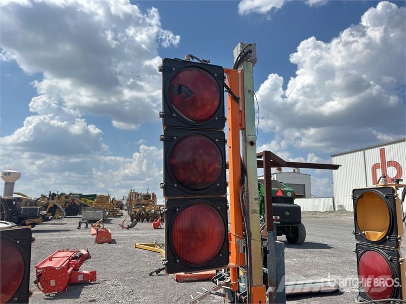 OMJC Signal Inc. Traffic Light Svetlobni stolpi