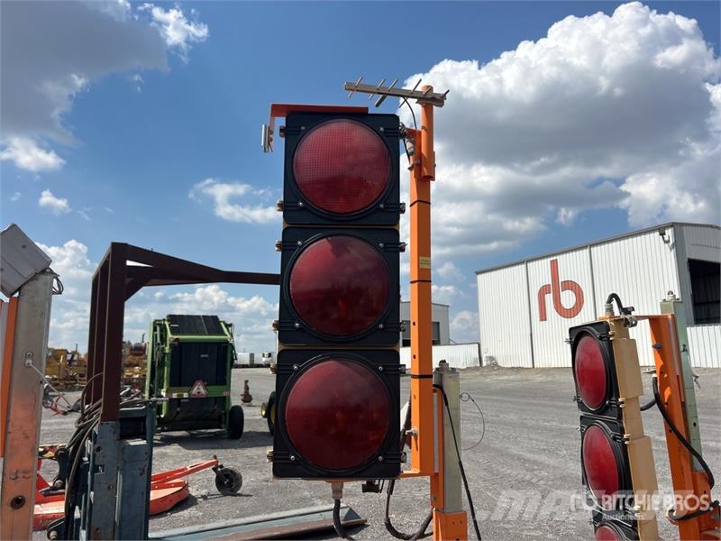OMJC Signal Inc. Traffic Light Svetlobni stolpi