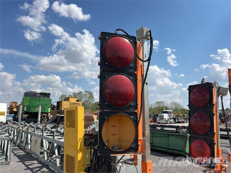 OMJC Signal Inc. Traffic Light Svetlobni stolpi