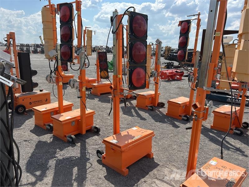 OMJC Signal Inc. Traffic Light Svetlobni stolpi