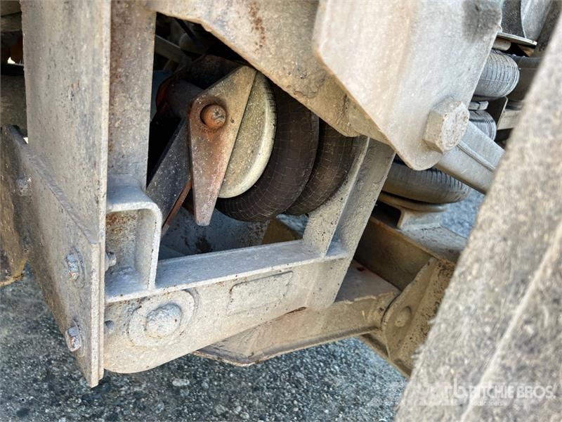 Oshkosh S Series 6x6 Front Discharge Mixer Truck Betonvežiai