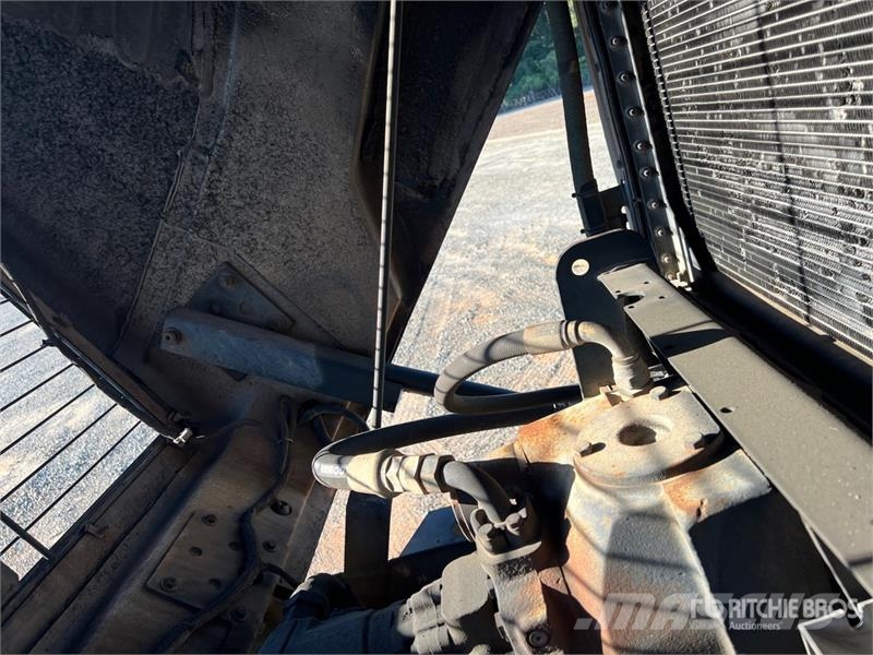 Oshkosh S Series 6x6 Front Discharge Mixer Truck Betonvežiai
