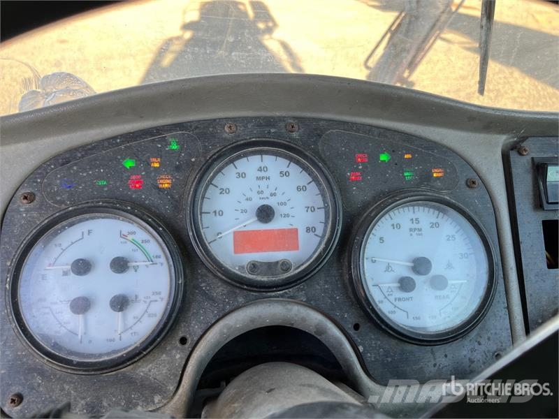 Oshkosh S Series 8x6 Front Discharge Mixer Truck شاحنات خرسانة