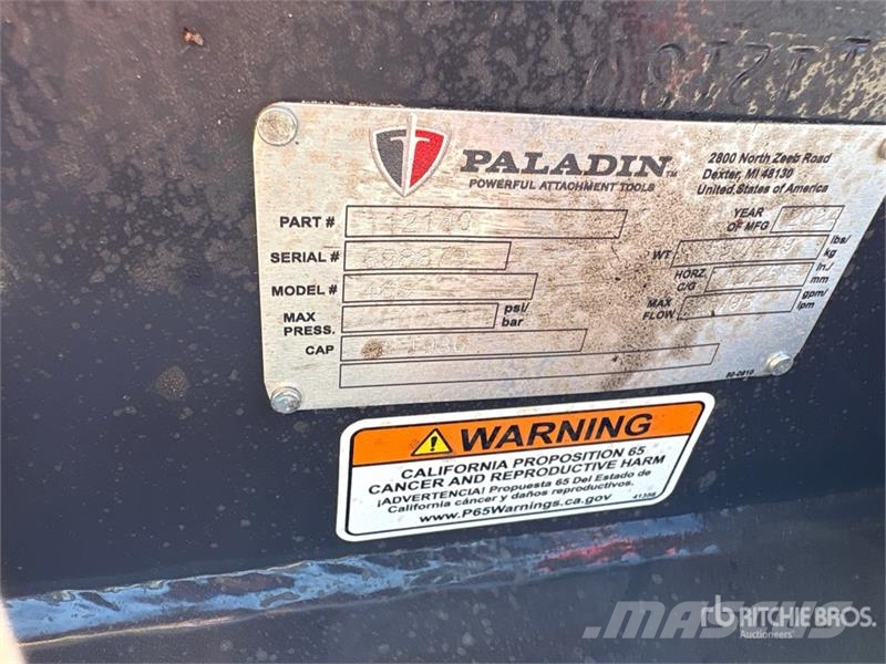 PALADIN 46S 47 in Skid Steer Backhoe Tieflöffel