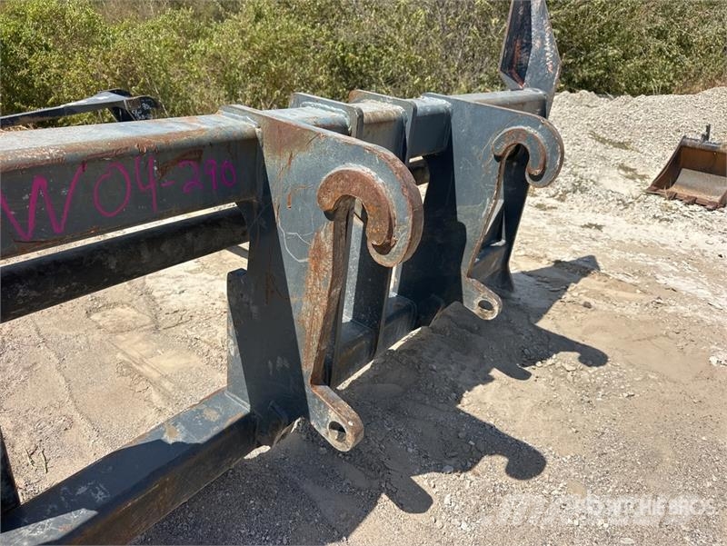 PALADIN 69 in Wheel Loader Forks - Fits John Deere 644K/72 Villák