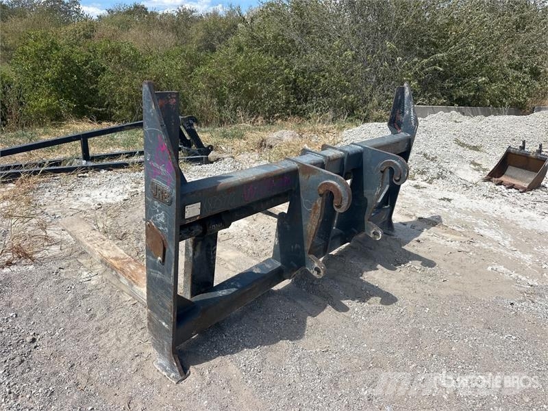 PALADIN 69 in Wheel Loader Forks - Fits John Deere 644K/72 Villák