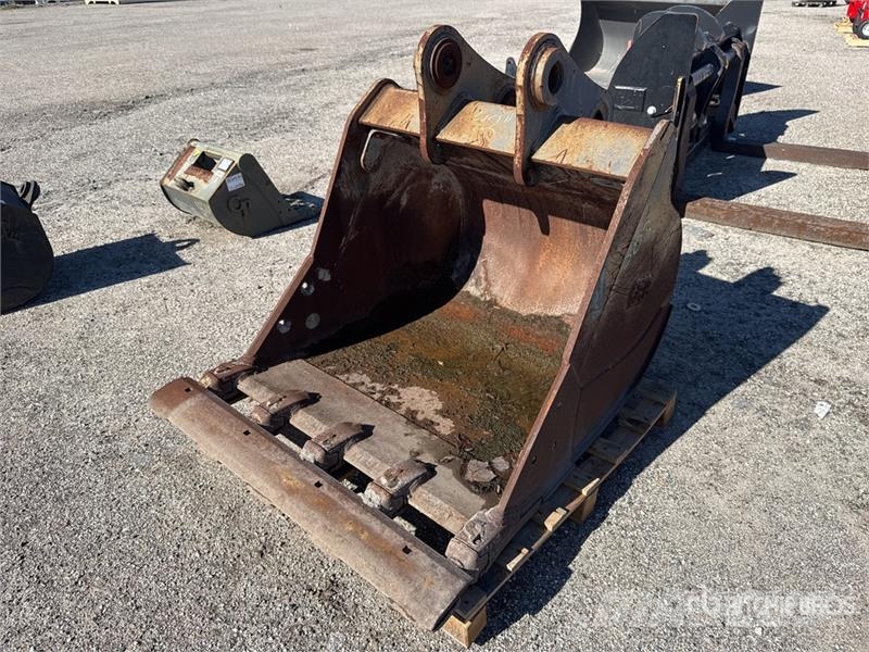 PALADIN EC140BKT42 42 in Excavator Bucket - Fits Volvo Baldes