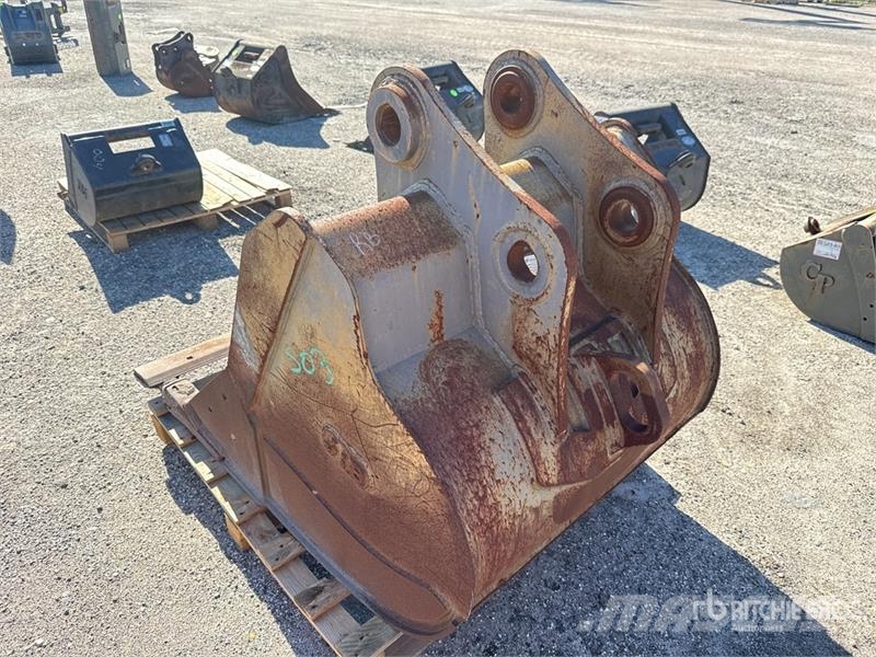 PALADIN EC140BKT42 42 in Excavator Bucket - Fits Volvo Baldes