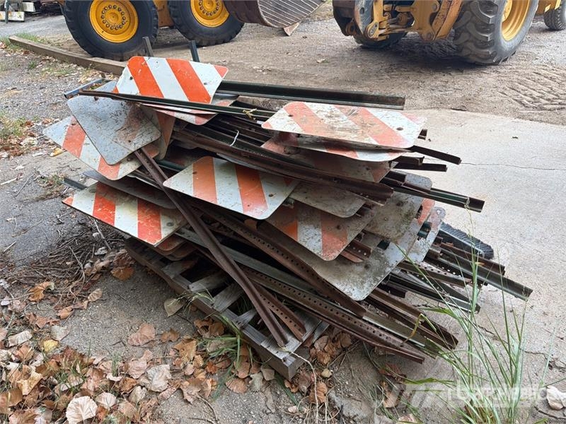pallet caution signs Road Signs Andere
