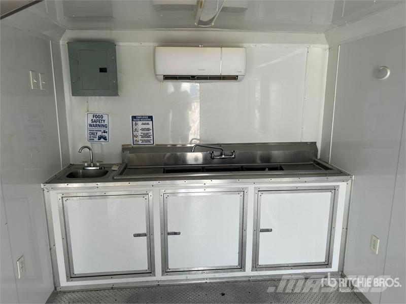  Panther Cargo 8.5X16TA 16 ft T/A Food Concession T مقطورات أخرى