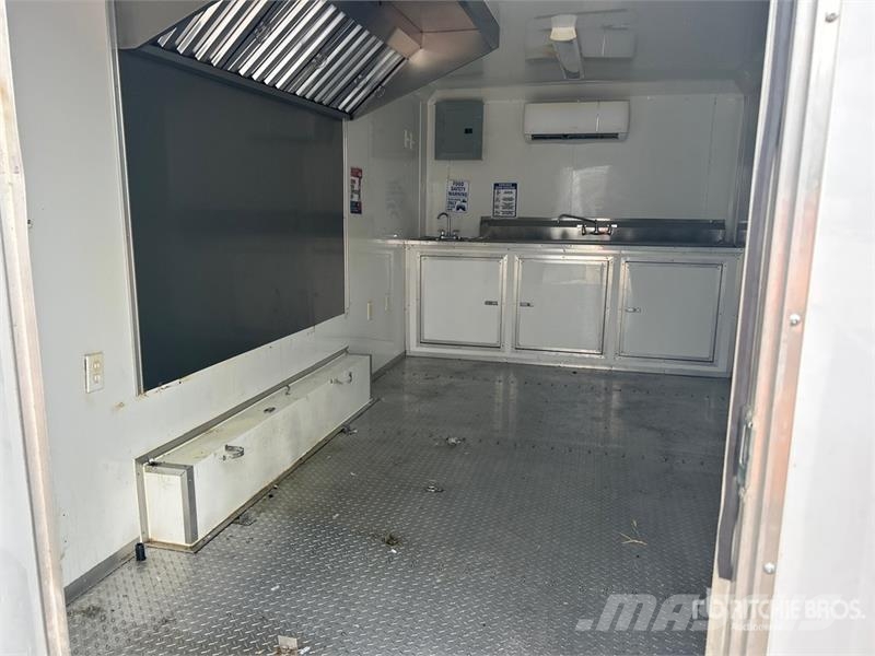  Panther Cargo 8.5X16TA 16 ft T/A Food Concession T مقطورات أخرى