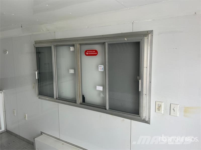  Panther Cargo 8.5X16TA 16 ft T/A Food Concession T مقطورات أخرى