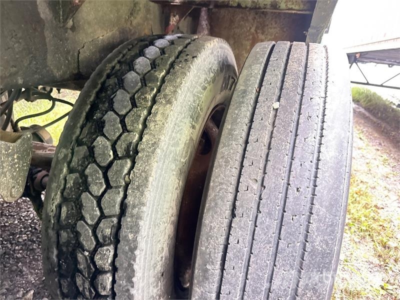 Peerless CTS-45 45 ft x 96 in T/A Open-Top Chip Trailer Rimorchi per segatura e cippato