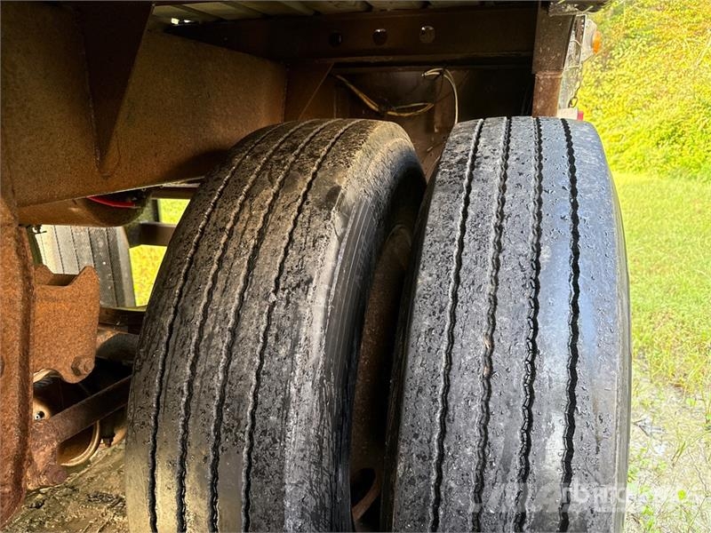 Peerless CTS-45 45 ft x 96 in T/A Open-Top 45 ft T/A Chip T Remolques de volteo para virutas de madera