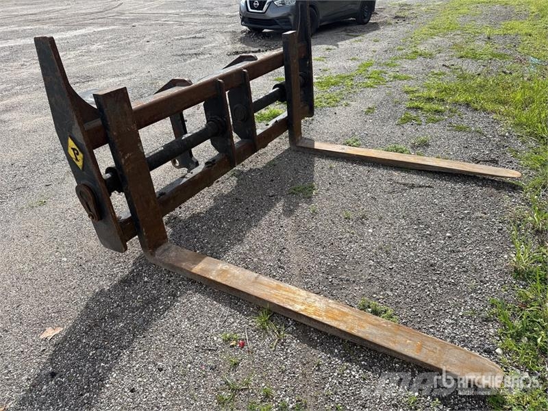 Pemberton Inc 72 in Wheel Loader Forks - Fits John Deere 624 지게차