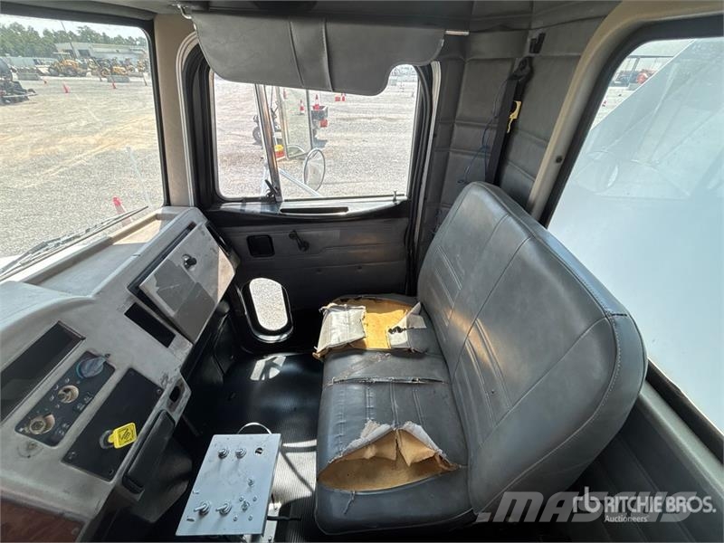 Peterbilt 330 Kamioni za vodu