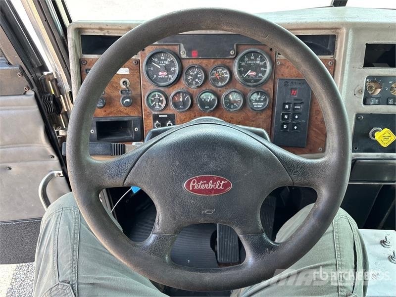 Peterbilt 330 Kamioni za vodu