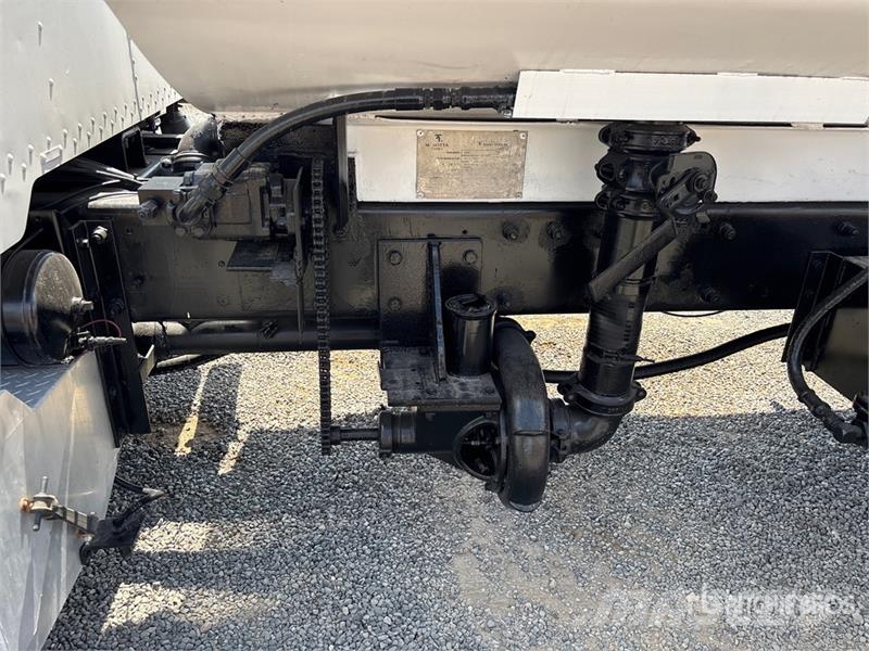 Peterbilt 330 Kamioni za vodu