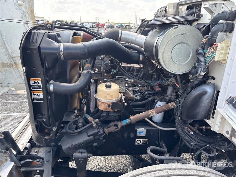 Peterbilt 330 Kamioni za vodu