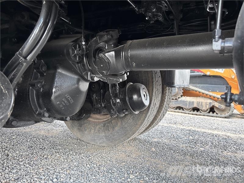 Peterbilt 330 Kamioni za vodu