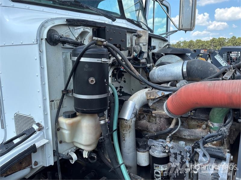 Peterbilt 330 Kamioni za vodu