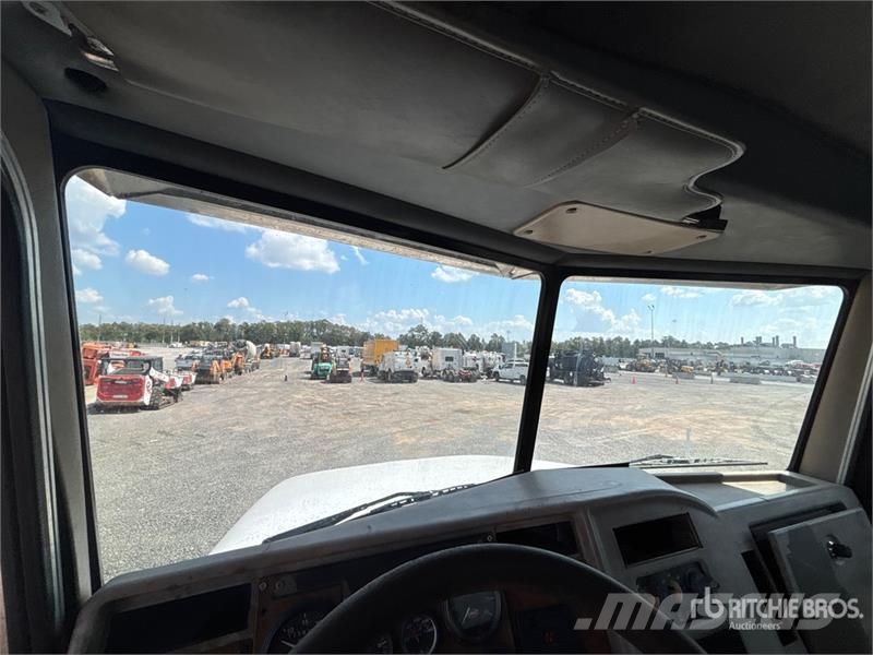 Peterbilt 330 Kamioni za vodu