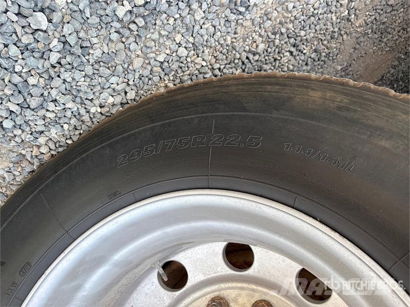 Peterbilt 330 Kamioni za vodu
