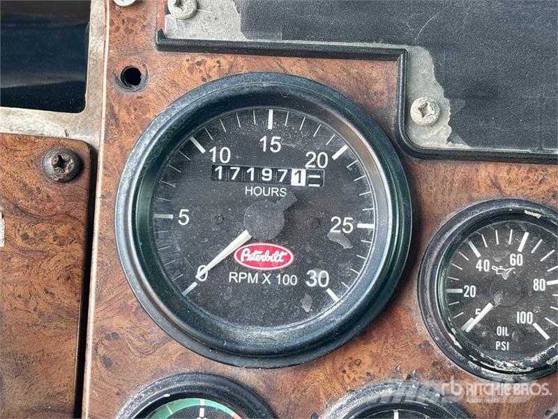Peterbilt 330 Kamioni za vodu