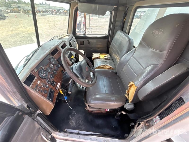 Peterbilt 330 Kamioni za vodu