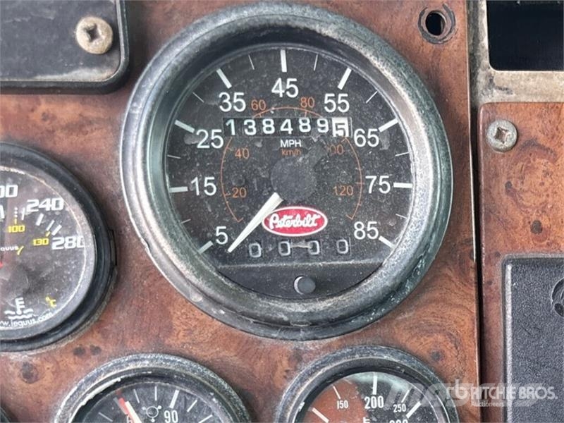 Peterbilt 330 Vesisäiliöautot