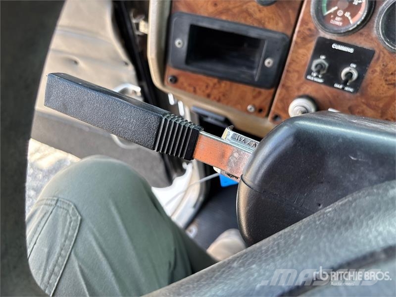 Peterbilt 330 Kamioni za vodu